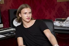 Milwin. Edwin Lindberg drömmer om ett liv i rampljuset som dj-stjärnan Milwin. I kväll spelar han på Harrys i Uddevalla. Milwin. Edwin Lindberg drömmer om ett liv i rampljuset som dj-stjärnan Milwin. I kväll spelar han på Harrys i Uddevalla.