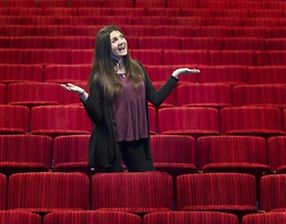 VÄLGÖRARE. - Så lite kan ändra så mycket, säger Daria Matuszek som på fredag arrangerar Konsert för varenda unge. Kan du inte komma kan du bidra genom att sms:a KÄMPA 2883 till 72 900, då går 50 kr till insamlingen. VÄLGÖRARE. - Så lite kan ändra så mycket, säger Daria Matuszek som på fredag arrangerar Konsert för varenda unge. Kan du inte komma kan du bidra genom att sms:a KÄMPA 2883 till 72 900, då går 50 kr till insamlingen.
